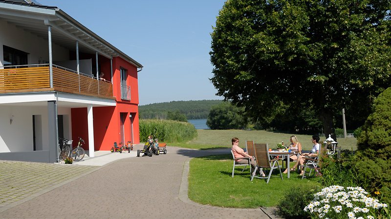 Ferienhaus Hofmann - gemütliche Sitzgruppe vor der Villa Griesmühle